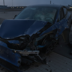 Підліток на Tesla влетів у автівки