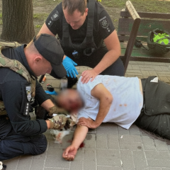 Police officers saved a man from heat