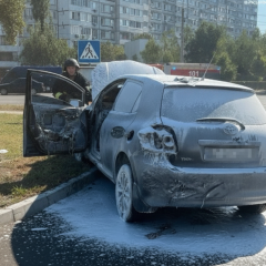 Два автомобілі загорілися в результаті вибуху