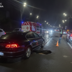 Рятувальники деблокують водія авто після ДТП