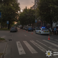 Автомобиль Kia на пешеходном переходе в Белой Церкви