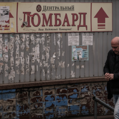 Росіяни несуть золото в ломбарди
