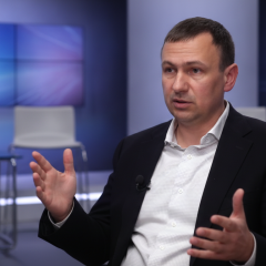 Poperesnyuk on war and the economy