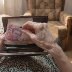 Виплати для прийомних батьків