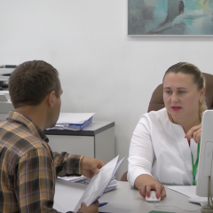 Пенсіонери проходять ідентифікацію для отримання пенсії
