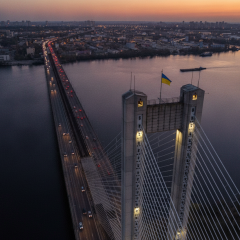 Транспорт на Південному мосту у Києві