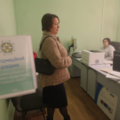 Пенсионер с паспортом и документами