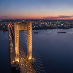 Движение по Южному мосту в Киеве