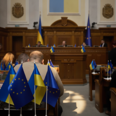 Верховная Рада одобрила бюджет-2027 с рекордным числом поправок, ростом выплат военным и запретом на финансирование кешбека