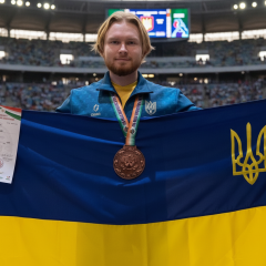 Украинский армрестлер Тарас Богдан завоевал бронзу на мировом первенстве 2026 в Индии, обойдя российского соперника