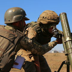 Військові розганяють ворогів на фронті