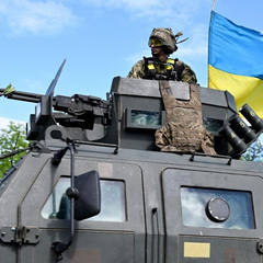 Прапор України на тлі карти ЄС