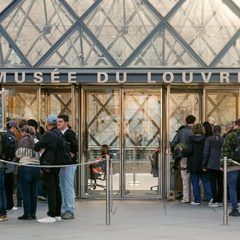 Arrest of suspects in the Louvre robbery case