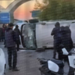 Толпа с дубинками напала на военнослужащих