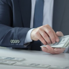 Долар рветься до нової позначки: українцям спрогнозували, як зміниться курс валют