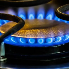 Газові резервуари під час обстрілу