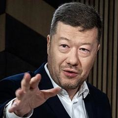 Чехія викинула український прапор: хто такий Окамура
