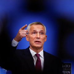 Zelensky calls Stoltenberg in a difficult moment