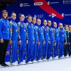 Девушка выполняет упражнение на чемпионате