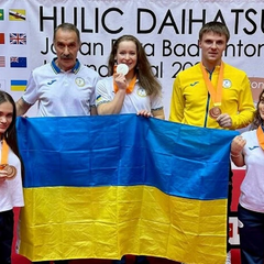 Украинские спортсмены на пьедестале в Токио