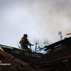 Российский дрон атаковал Харьков: трое раненых, пожары в центре
