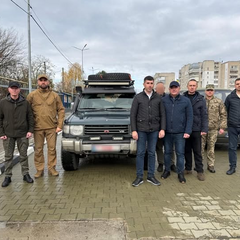 Посольство Украины передало внедорожник и генератор