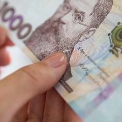 Образ жінки отримуючої зимову допомогу