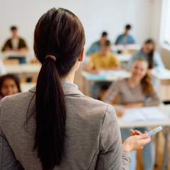 Зображення зарплат вчителів: вимога підвищення до трьох мінімалок