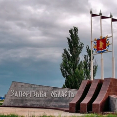 Российский дрон атакует жертву в Украине