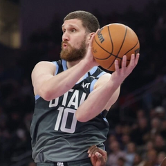 Mykhailiuk plays in the NBA against Atlanta