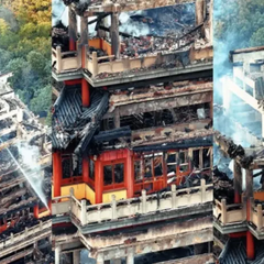 Воспламенение уничтожило старый храм