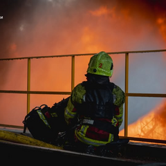 Россияне снова атаковали промышленную зону в Сумах: как тушили масштабный пожар