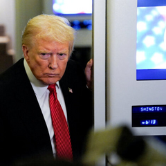 Трамп указывает на личности, полезность компромата