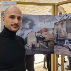 Ордени загиблих журналістів на підлозі