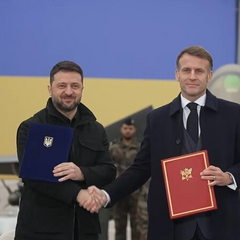 Зеленский и Макрон подписывают декларацию
