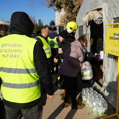 Міграційники допомагають постраждалим отримати документи