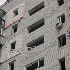Рятувальники ліквідують наслідки ракетної атаки