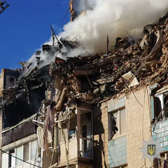 Фото рятувальних робіт після ракетного удару