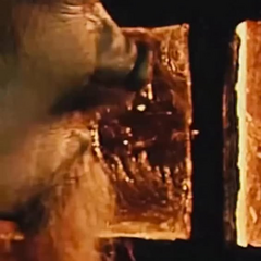 Календарь с числом 36 на фоне рождественских украшений