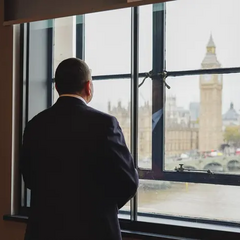 Фото Залужного на фоні природи