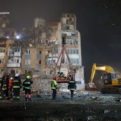 Тернопіль. Рятувальники деблокують тіло з завалів