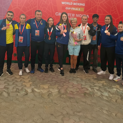Украинские боксеры с медалями на Кубке мира