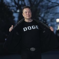 Прапор США та логотип SpaceX