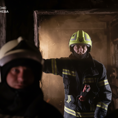 Рятувальники шукають людей під завалами