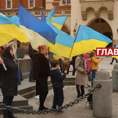 Українські біженці перетинають кордон у Польщі
