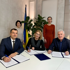Сміттєві контейнери на вулиці