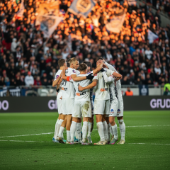 Гравець залишив позаду захисників та забив гол