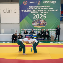 Украинские борцы с медалями на чемпионате мира