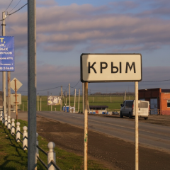Діти тренуються зі зброєю в окупованому Криму