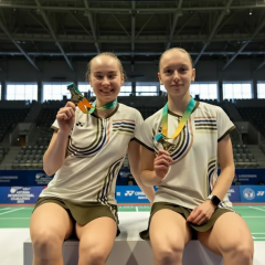 Українські бадмінтоністки з медалями